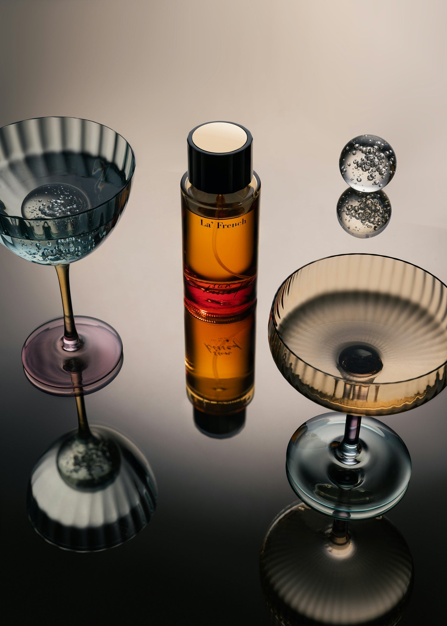 EDT, EDP sau Parfum? Diferentele esentiale si cum pastrezi corect parfumul de firma