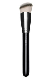 MAC Synthetic Rounded Slant Brush pensula pentru fond de ten